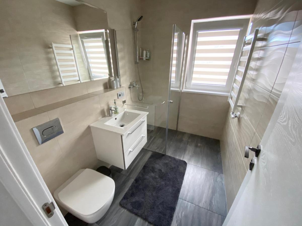 New J&R Apartment Near Girstutis, Free Private Parking & Self Check-In Kaunas Dış mekan fotoğraf